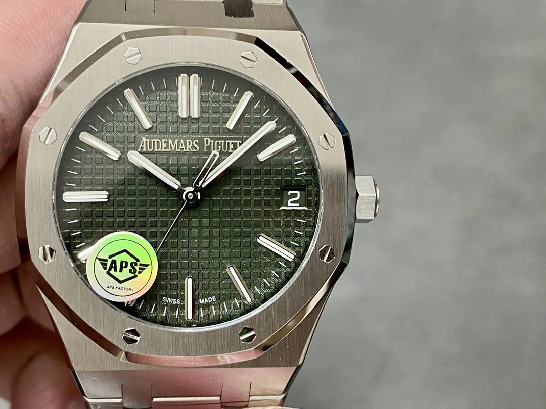 Audemars Piguet Royal Oak Selfwinding 41 mm Stainless Steel Green Dial 15510ST.OO.1320ST.09 - Image 2