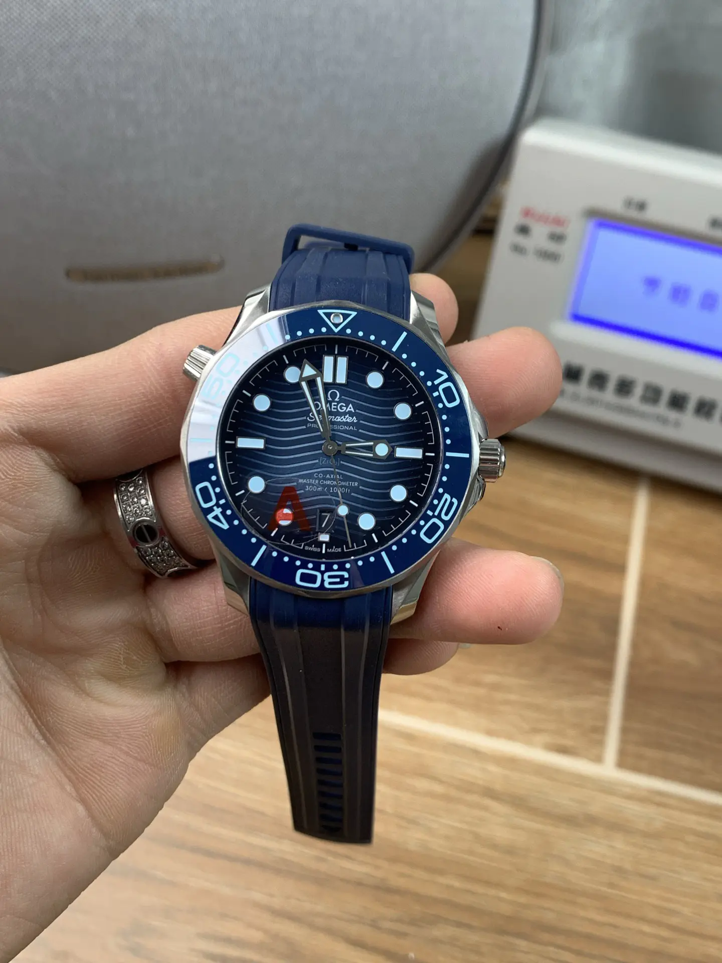 Omega Seamaster Diver 300m Steel Summer Blue Dial 42mm Ref. 210.32.42.20.03.002 - Image 4
