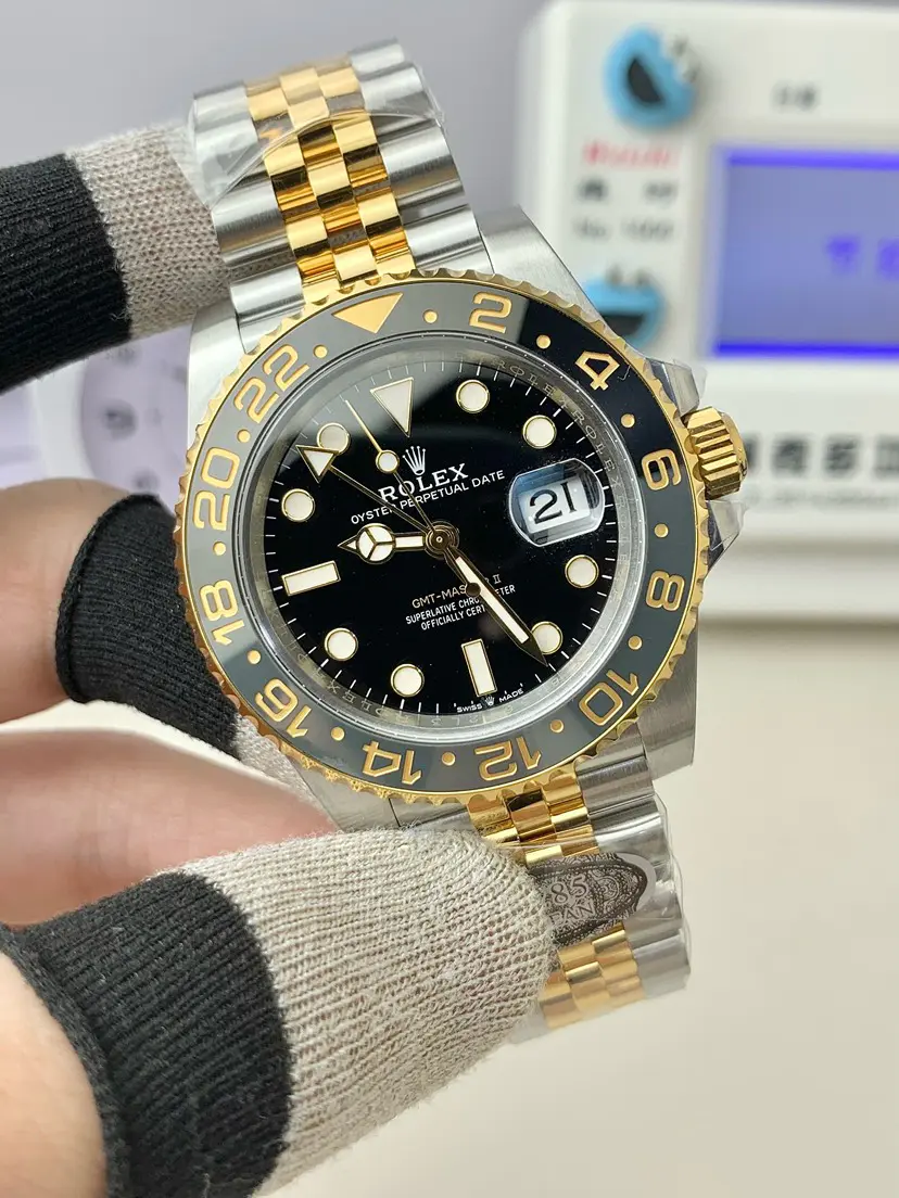 Rolex GMT-Masterl Oyster, 40mm, 126713GRNR - Image 3