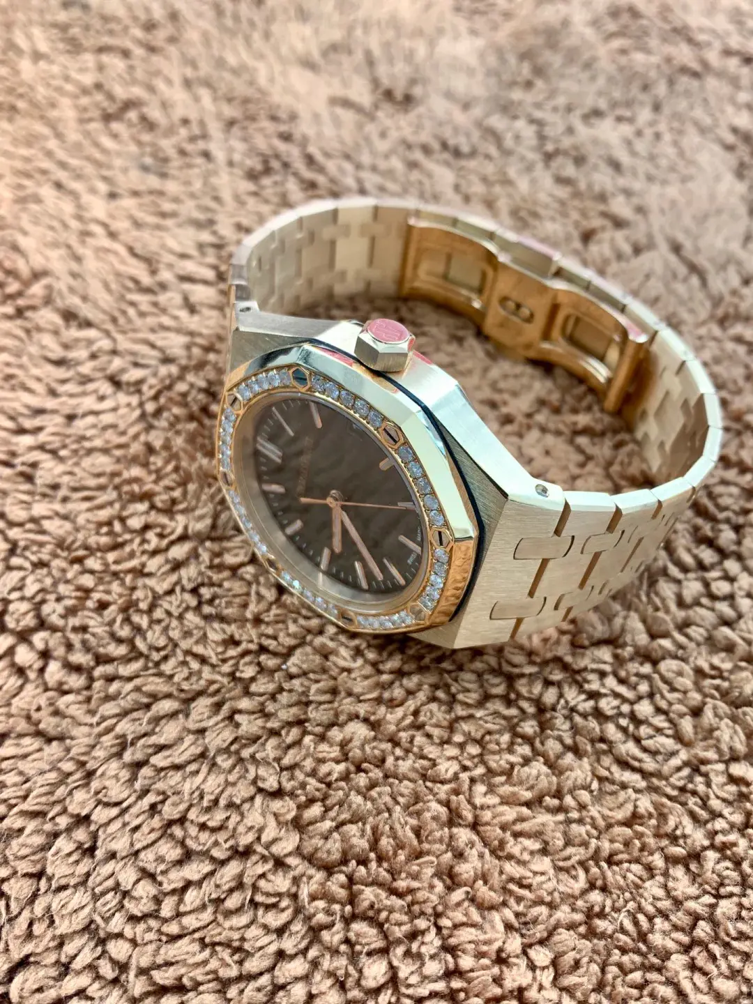 Audemars Piguet Royal Oak Rose Gold Green Dial 50TH ANNIVERSARY 37mm 15551OR.ZZ.1356OR.03 - Image 6