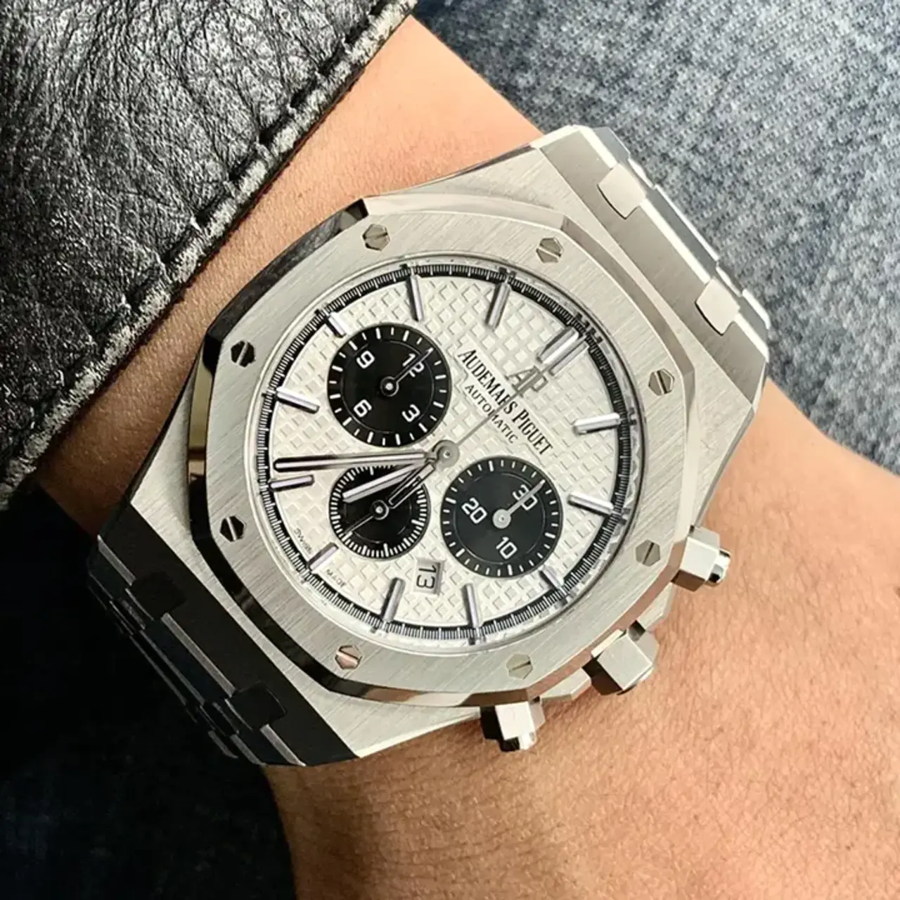 Audemars Piguet Royal Oak Selfwinding Chronograph Steel Silver Dial 41mm Ref. 26331ST.OO.1220ST.03 - Image 5