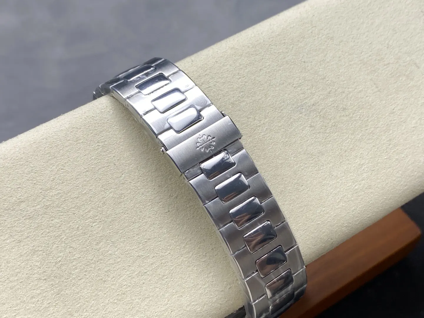 Patek Philippe Nautilus 5980/1A-019 - Image 10