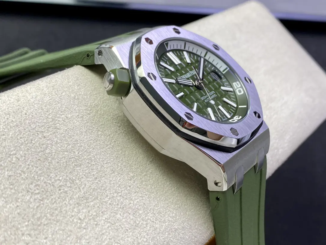 Audemars Piguet Royal Oak Offshore 15710ST.OO.A052CA.01 Diver Stainless Steel Green Dial - Image 5