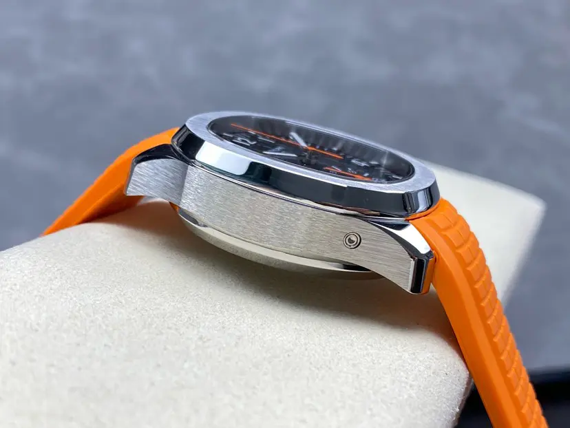 Patek Philippe AQUANAUT Series 5968A-001 - Image 5