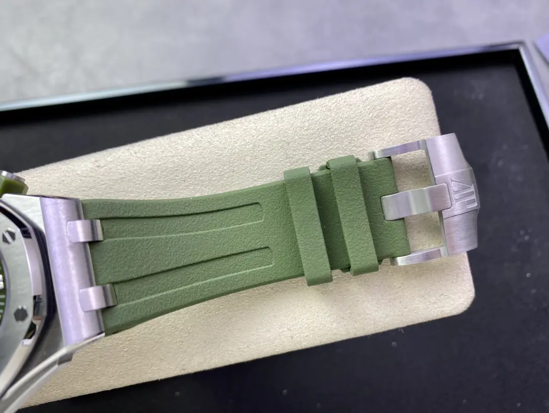 Audemars Piguet Royal Oak Offshore 15710ST.OO.A052CA.01 Diver Stainless Steel Green Dial - Image 7