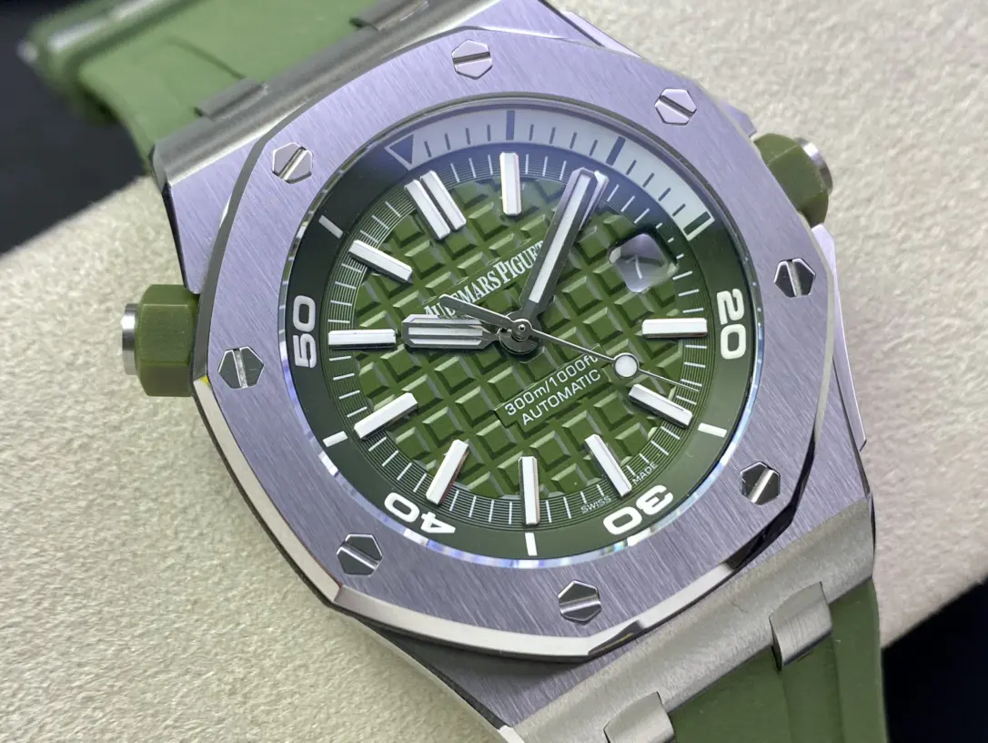 Audemars Piguet Royal Oak Offshore 15710ST.OO.A052CA.01 Diver Stainless Steel Green Dial - Image 2