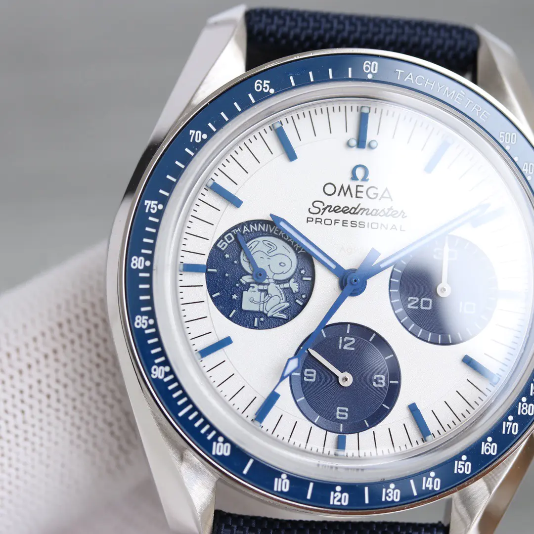Omega Speedmaster Professional Moonwatch "Silver Snoopy Award" Steel Silver Dial 42mm Ref. 310.32.42.50.02.001 - Image 6