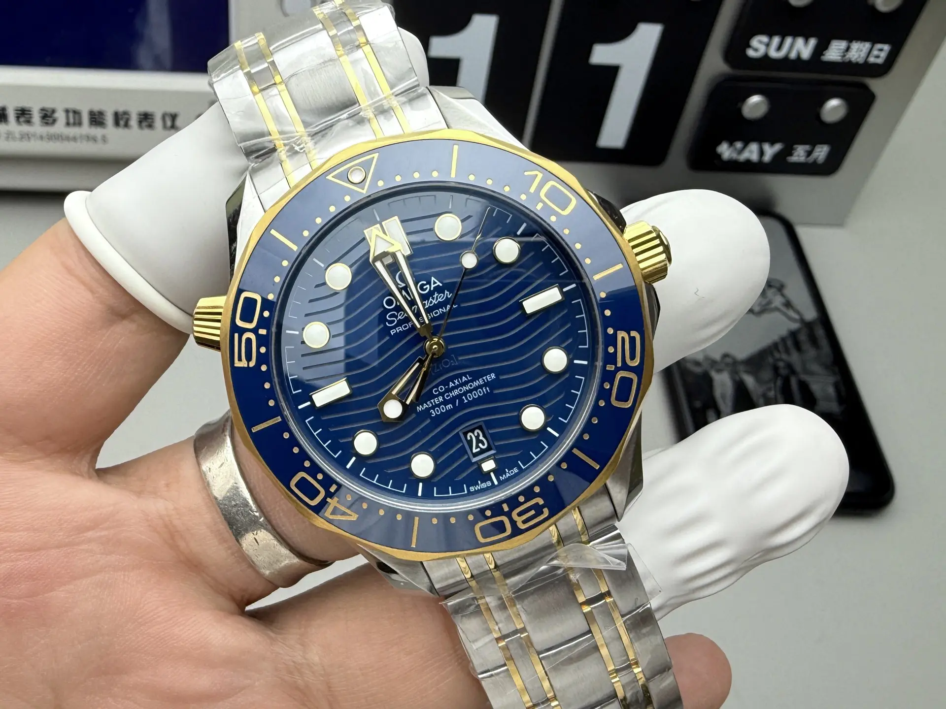 Omega Seamaster Diver 300m Yellow Gold & Steel Blue Dial 42mm Ref. 210.20.42.20.03.001 - Image 4