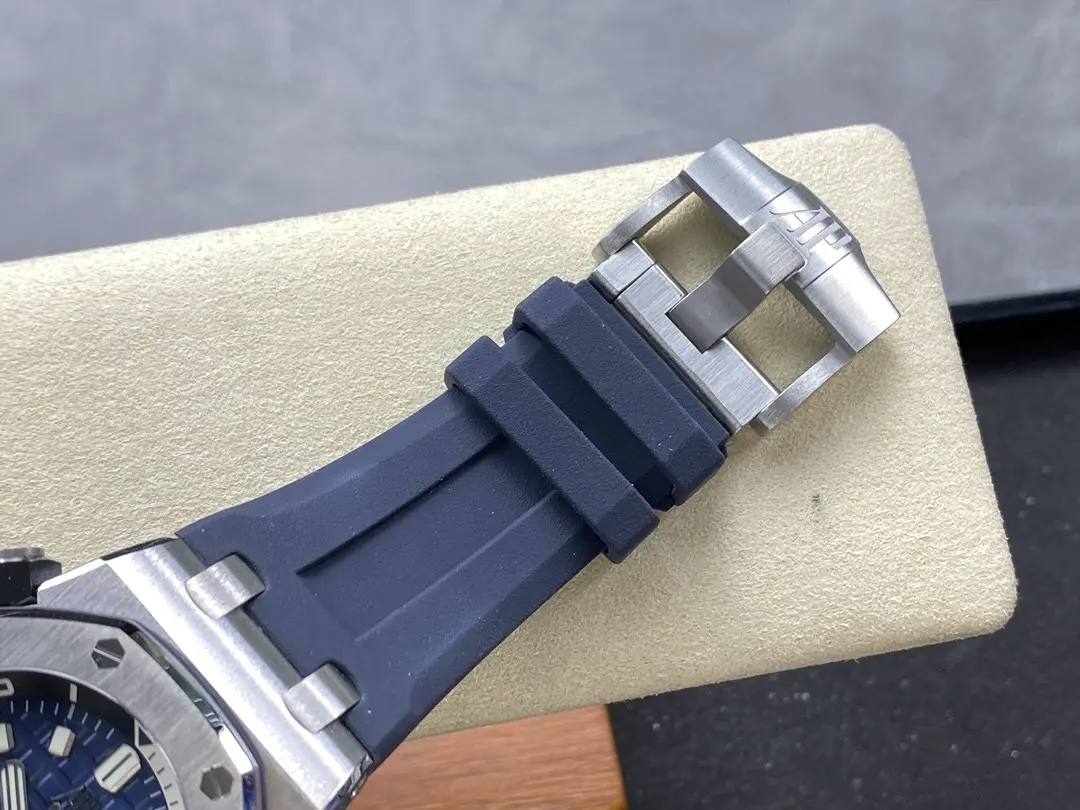 Audemars Piguet Royal Oak Offshore Diver Steel Blue Dial 42mm Ref. 15720ST.OO.A027CA.01 - Image 9