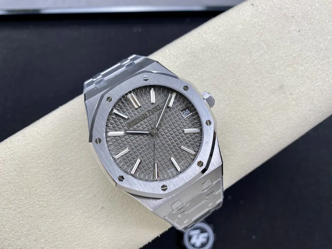 Audemars Piguet ROYAL OAK SELFWINDING "50TH ANNIVERSARY Grey dial 15510ST.OO.1320ST.05 - Image 3
