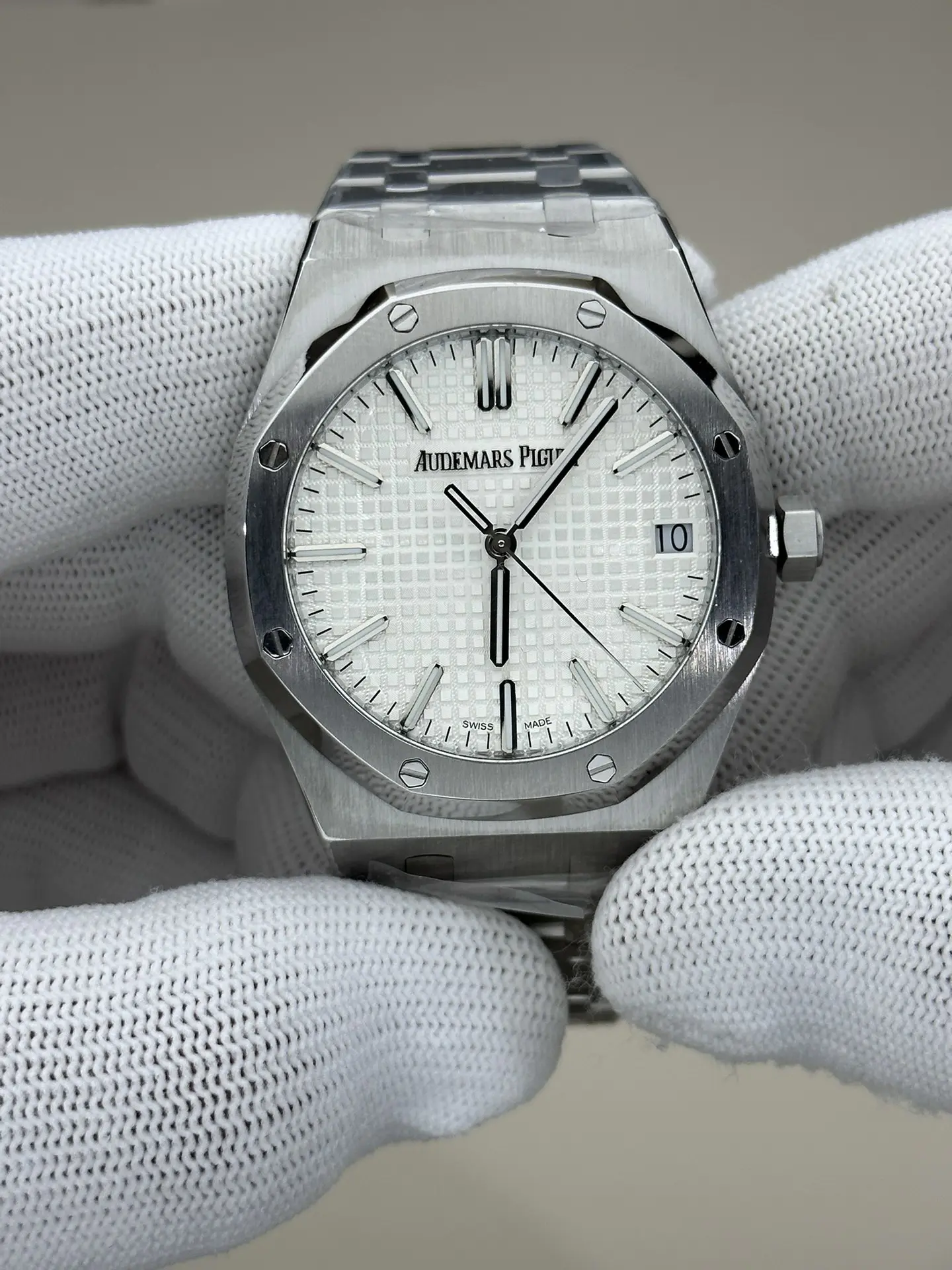 Audemars Piguet Royal Oak Selfwinding "50th Anniversary" Steel Silver Dial 41mm Ref. 15510ST.OO.1320ST.03 - Image 2