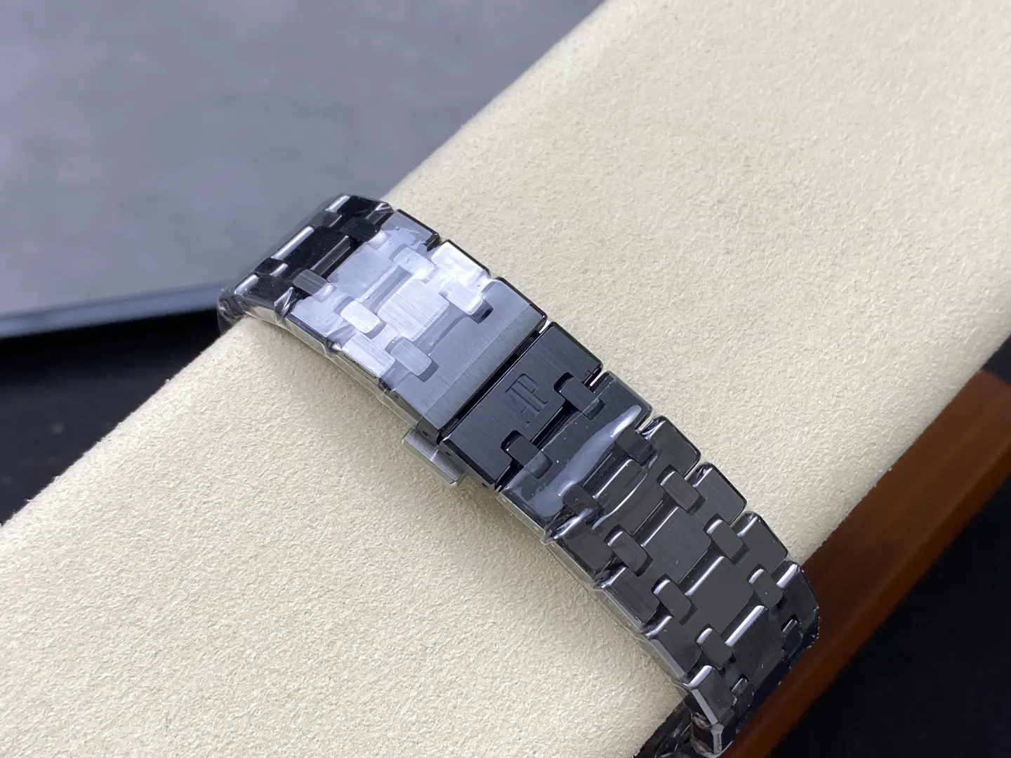 Audemars Piguet Royal Oak Double Balance Wheel Openworked Ceramic 41mm Ref. 15416CE.OO.1225CE.0 - Image 9