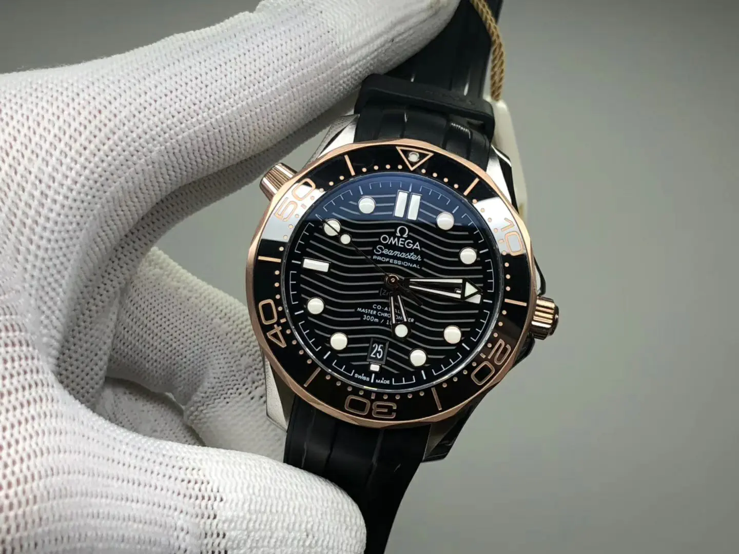 Omega Seamaster Diver 300m Rose Gold & Steel Black Dial 42mm - Image 4