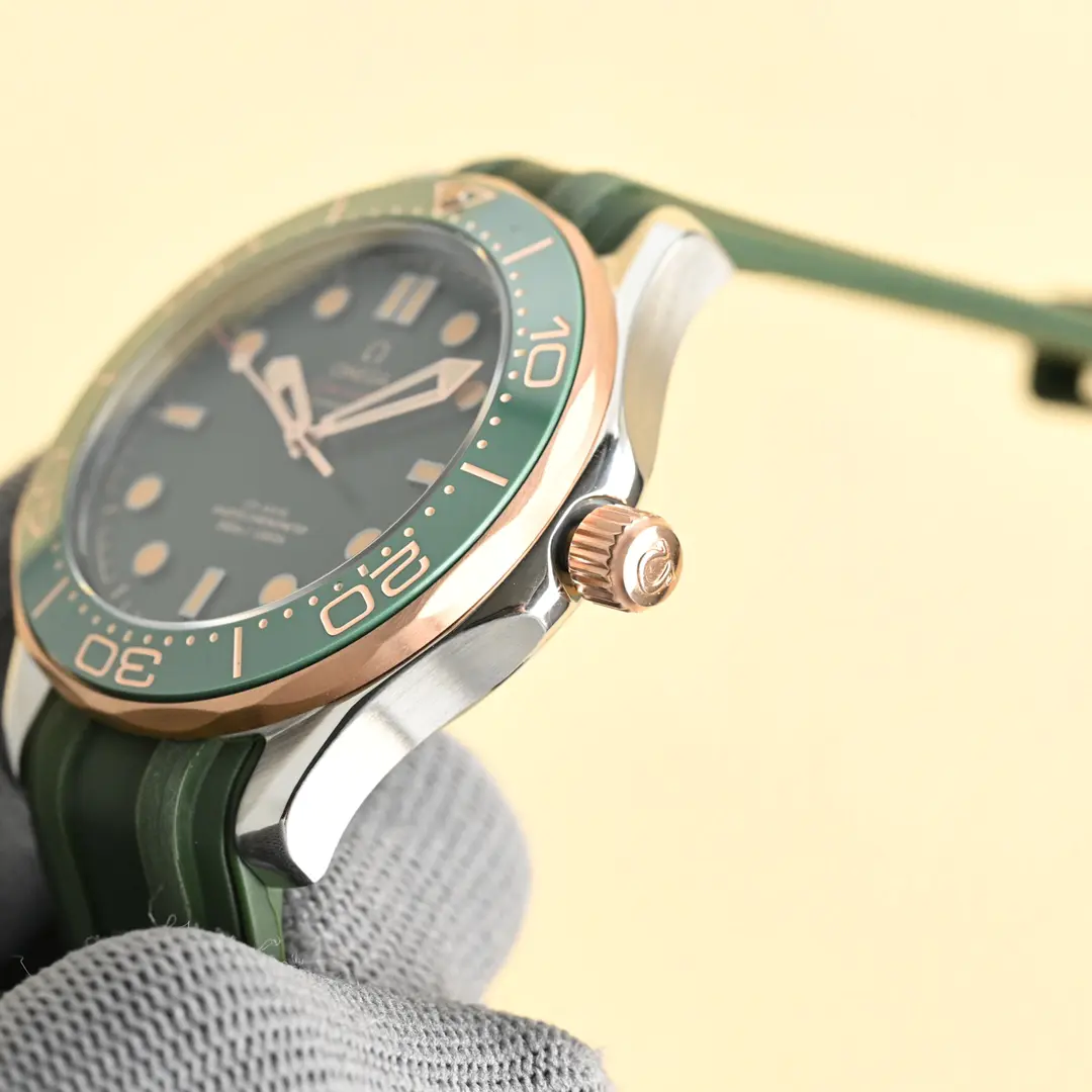 Omega Seamaster Diver 300m Bronze Gold & Titanium Green Dial 42mm Ref. 210.92.42.20.10.001 - Image 7