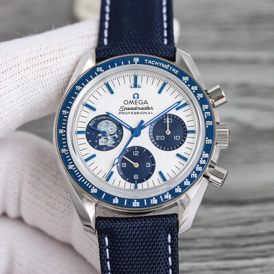 Omega Speedmaster Professional Moonwatch "Silver Snoopy Award" Steel Silver Dial 42mm Ref. 310.32.42.50.02.001 - Image 3