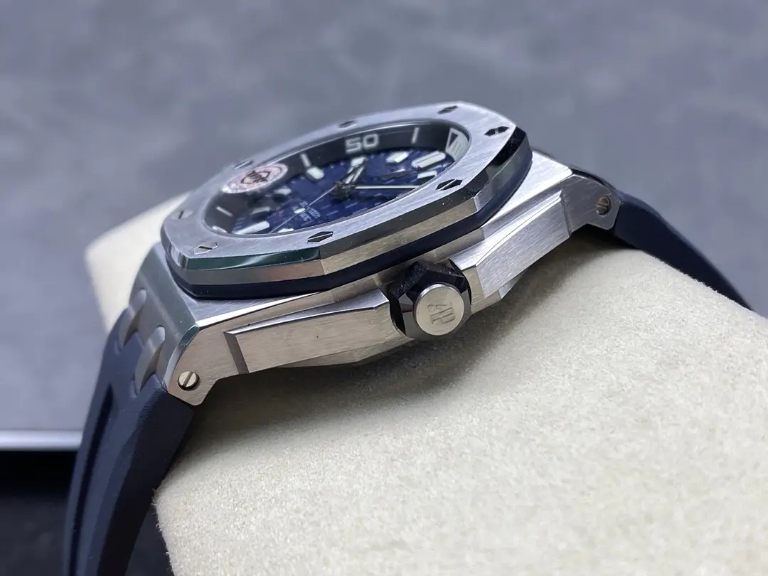 Audemars Piguet Royal Oak Offshore Diver Steel Blue Dial 42mm Ref. 15720ST.OO.A027CA.01 - Image 7