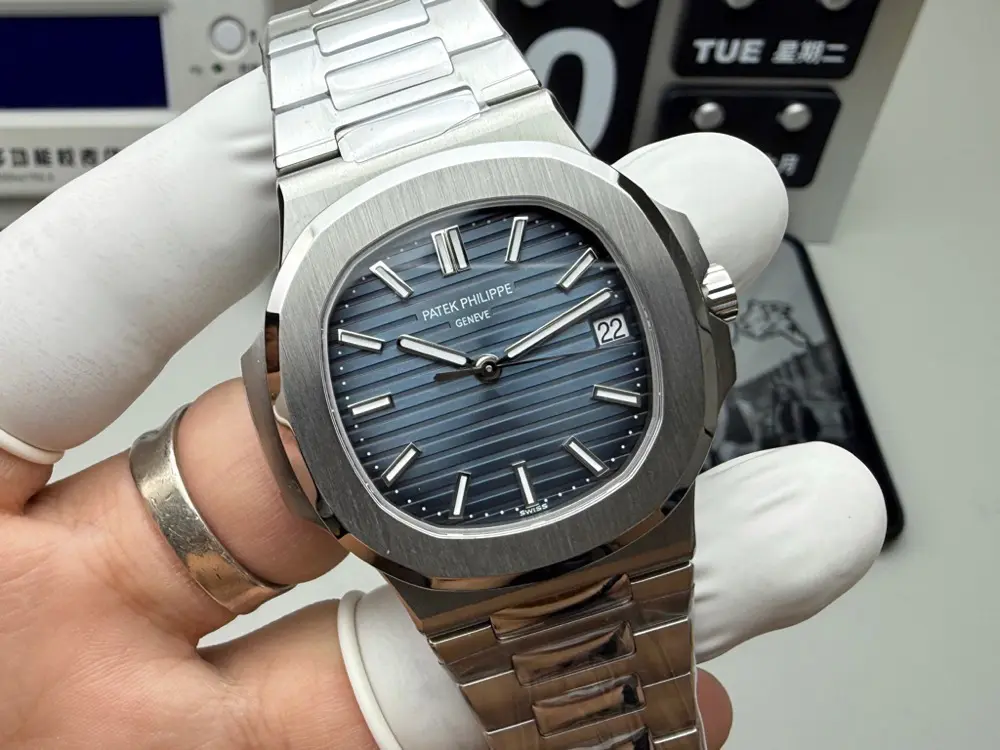Patek Philippe Nautilus 5711/1A-010 - Image 4