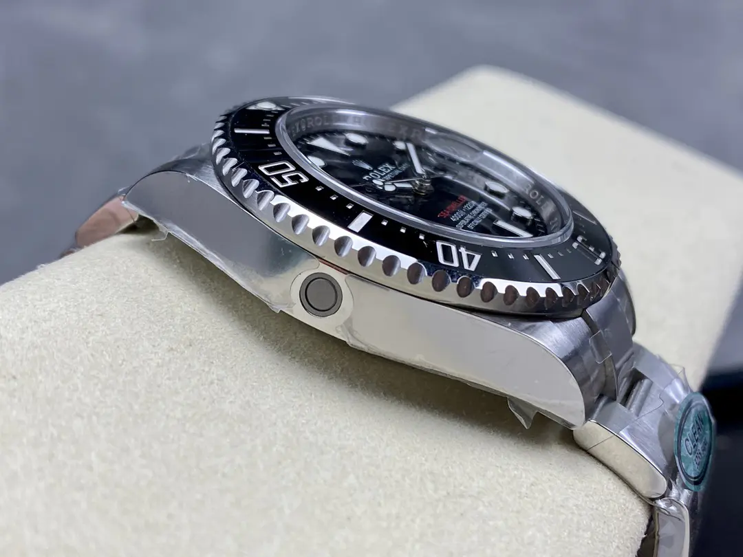 Rolex Sea-Dweller Steel Black Dial 43mm Ref. 126600-0002 - Image 5