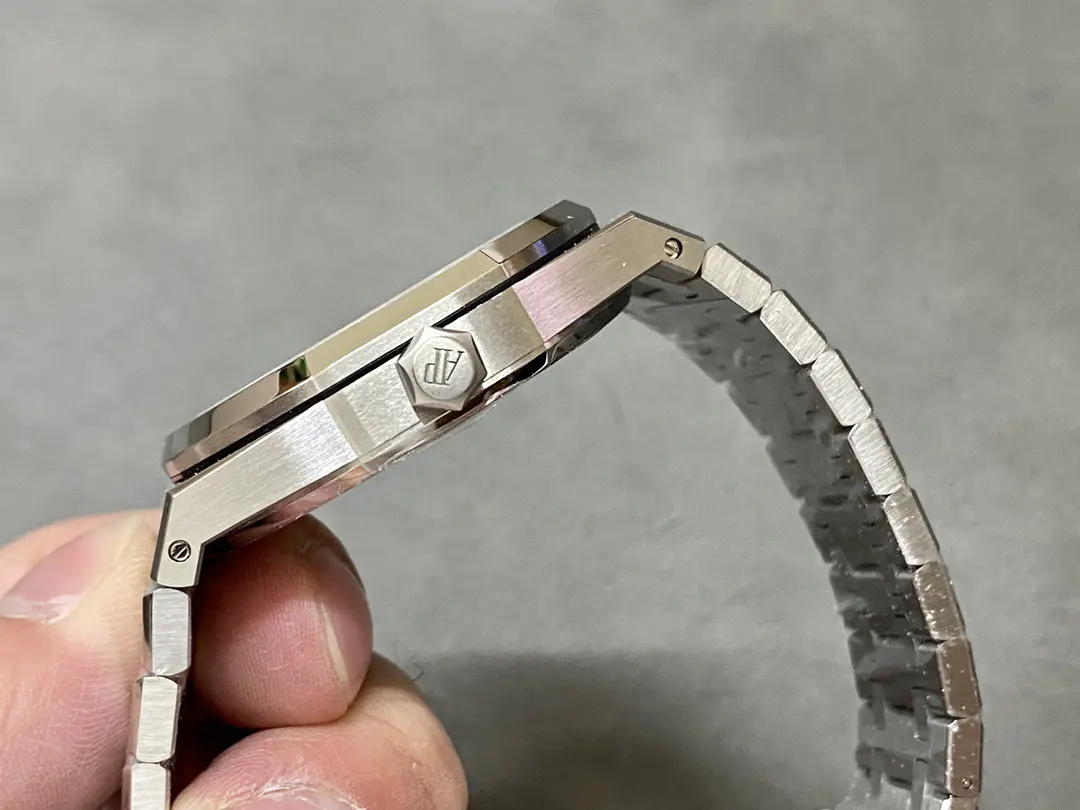 Audemars Piguet Royal Oak Selfwinding 41 mm Stainless Steel Green Dial 15510ST.OO.1320ST.09 - Image 7