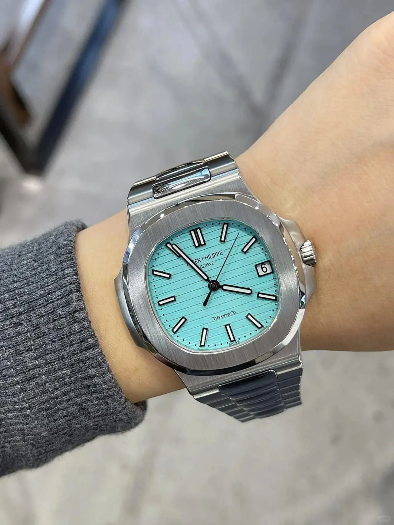 Patek Philippe Nautilus 40mm 5711/1A-018 Tiffany Blue Dial - Image 2