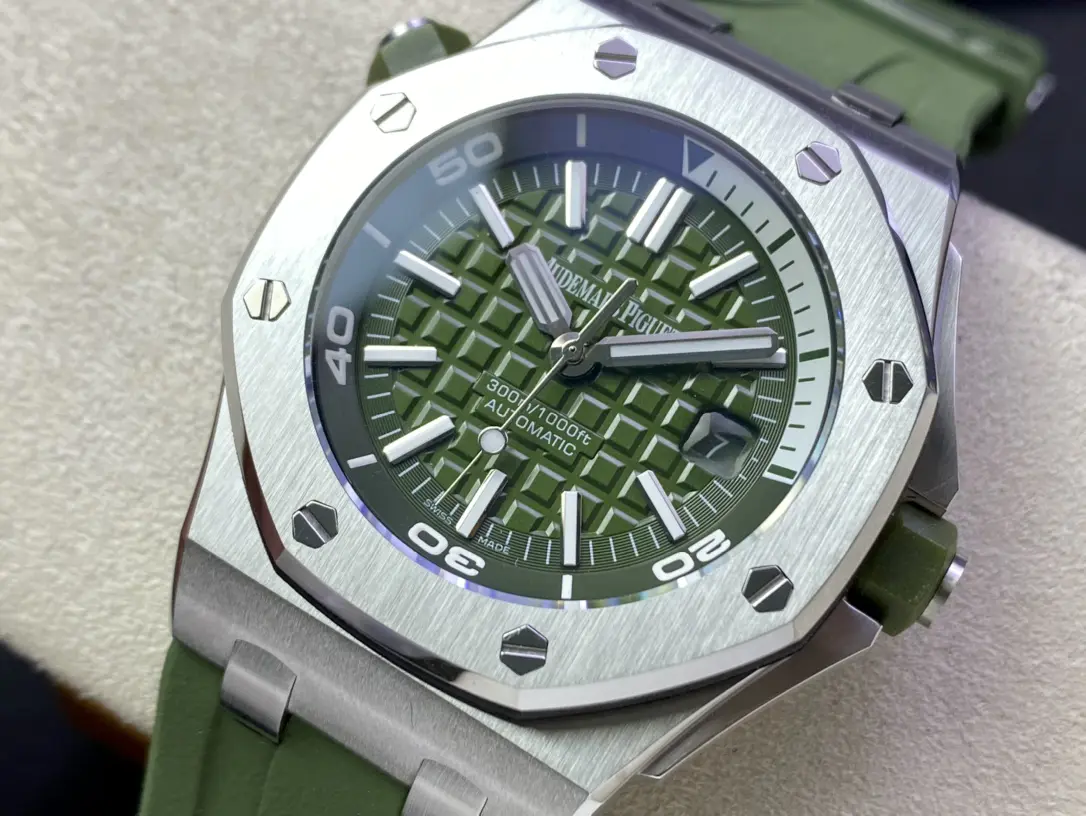 Audemars Piguet Royal Oak Offshore 15710ST.OO.A052CA.01 Diver Stainless Steel Green Dial - Image 3