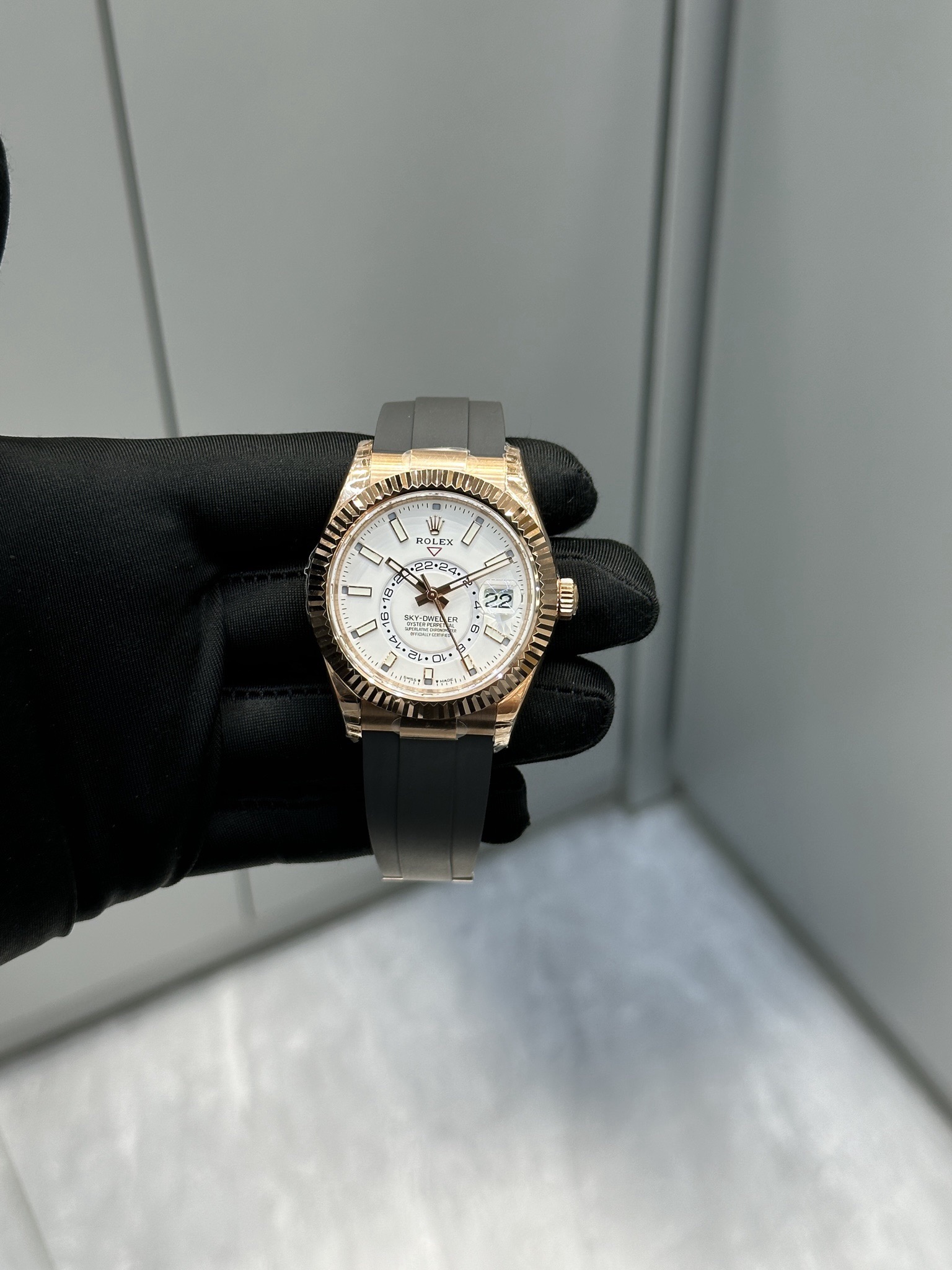 Rolex Sky-Dweller Oyster Perpetual m336235-0003 - Image 2