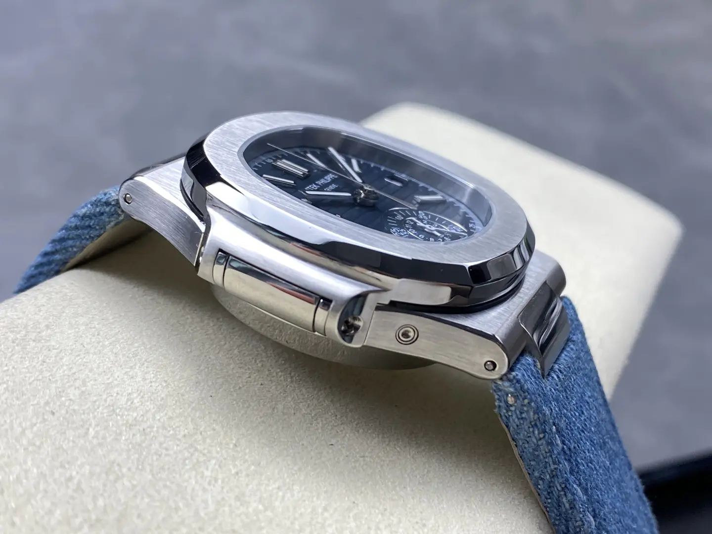 Patek Philippe Sport Elegance Series 5980/60G-001 - Image 5