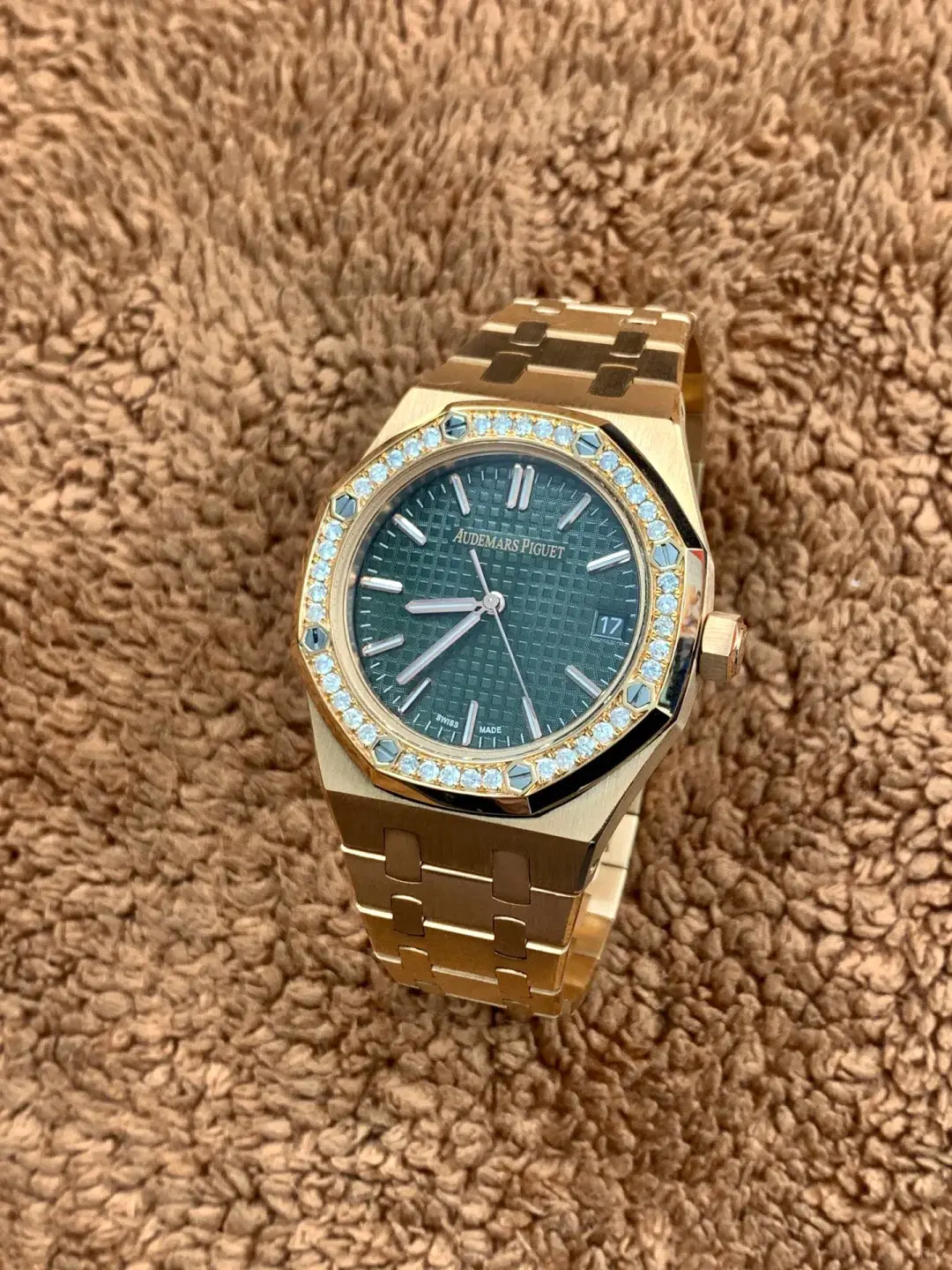 Audemars Piguet Royal Oak Rose Gold Green Dial 50TH ANNIVERSARY 37mm 15551OR.ZZ.1356OR.03 - Image 2