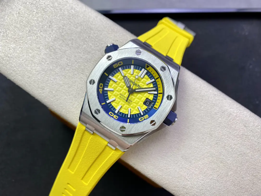 Audemars Piguet Royal Oak Offshore Diver 42mm Men's Watch - Ref: 15710ST.OO.A051CA.01 - Image 4