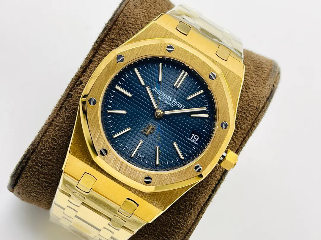 Audemars Piguet Royal Oak "Jumbo" Extra-Thin Yellow Gold Blue Dial 39mm Ref. 15202BA.OO.1240BA.01 - Image 4