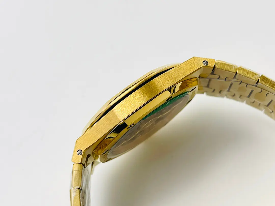 Audemars Piguet Royal Oak "Jumbo" Extra-Thin Yellow Gold Blue Dial 39mm Ref. 15202BA.OO.1240BA.01 - Image 7