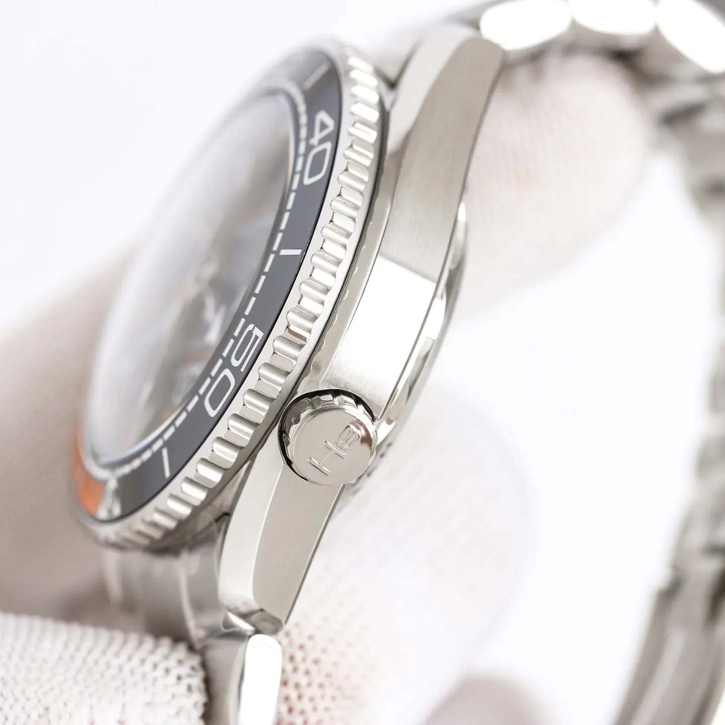 Omega Seamaster Planet Ocean 600m 45.5mm - 215.30.46.51.01.002 - Image 4