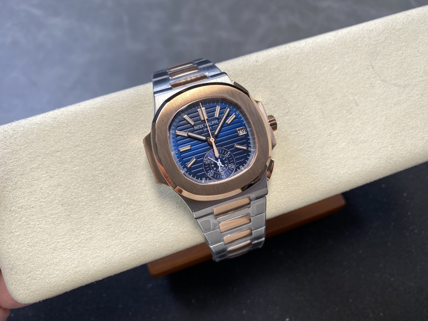 Patek Philippe Watches Nautilus 5980/1AR-001 - Image 5