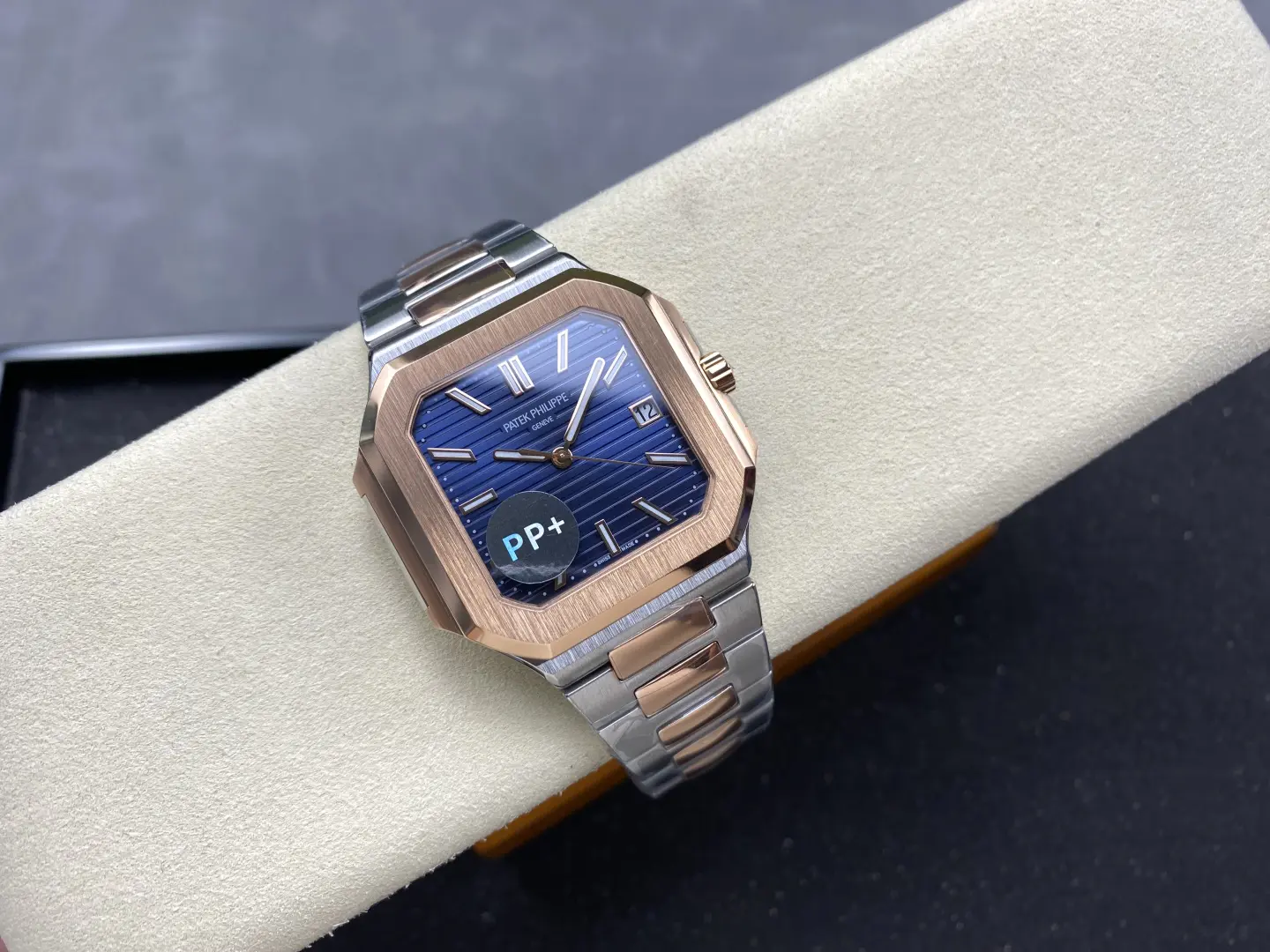 Patek Philippe Cubitus 45mm Green Dial Stainless Steel Bracelet 5821-1ar-001 - Image 8