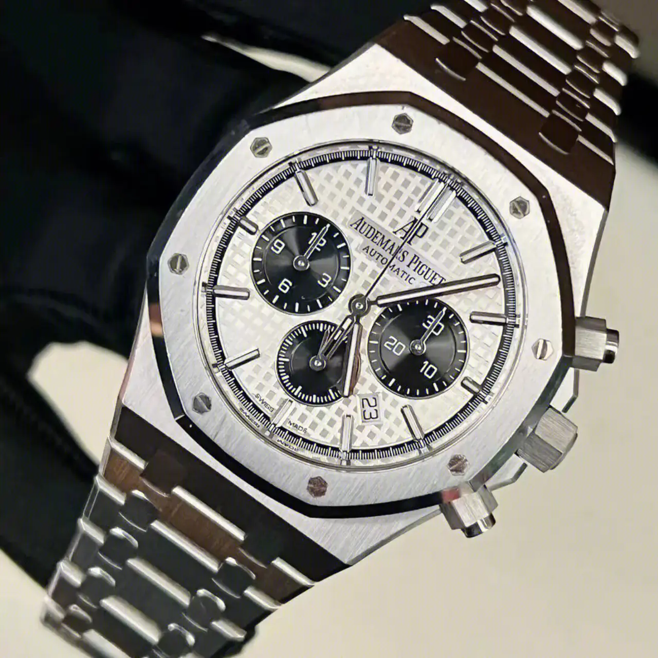 Audemars Piguet Royal Oak Selfwinding Chronograph Steel Silver Dial 41mm Ref. 26331ST.OO.1220ST.03 - Image 2