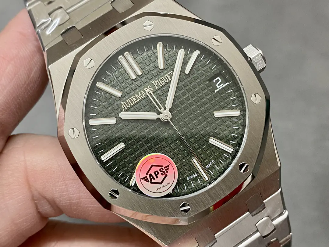 Audemars Piguet Royal Oak Selfwinding 41 mm Stainless Steel Green Dial 15510ST.OO.1320ST.09 - Image 3