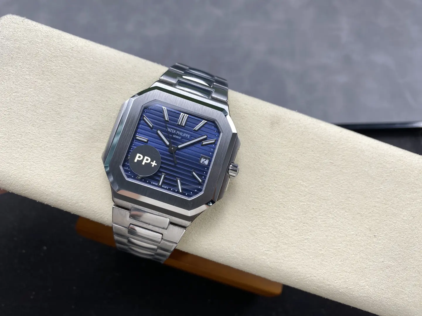 Patek Philippe Cubitus Blue Dial 40mm Ref. 7128/1G-001 - Image 10
