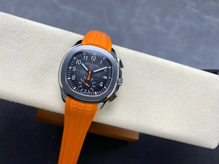 Patek Philippe AQUANAUT Series 5968A-001 - Image 10