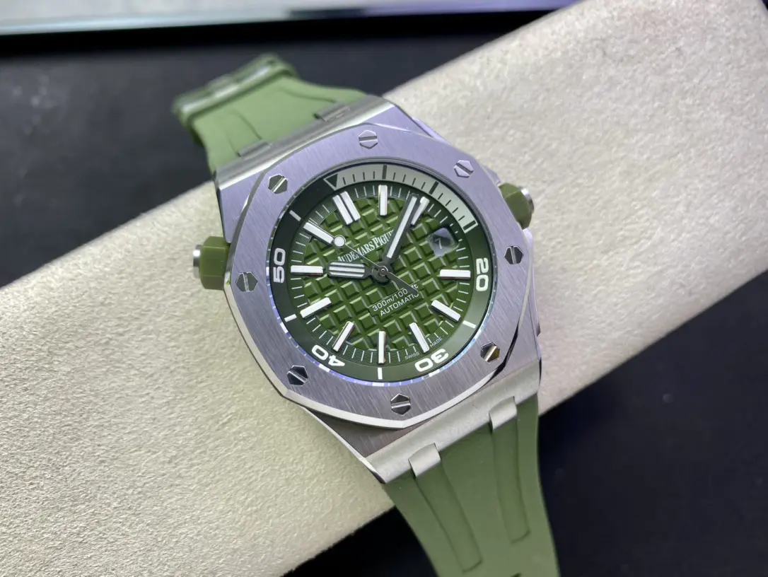 Audemars Piguet Royal Oak Offshore 15710ST.OO.A052CA.01 Diver Stainless Steel Green Dial - Image 4