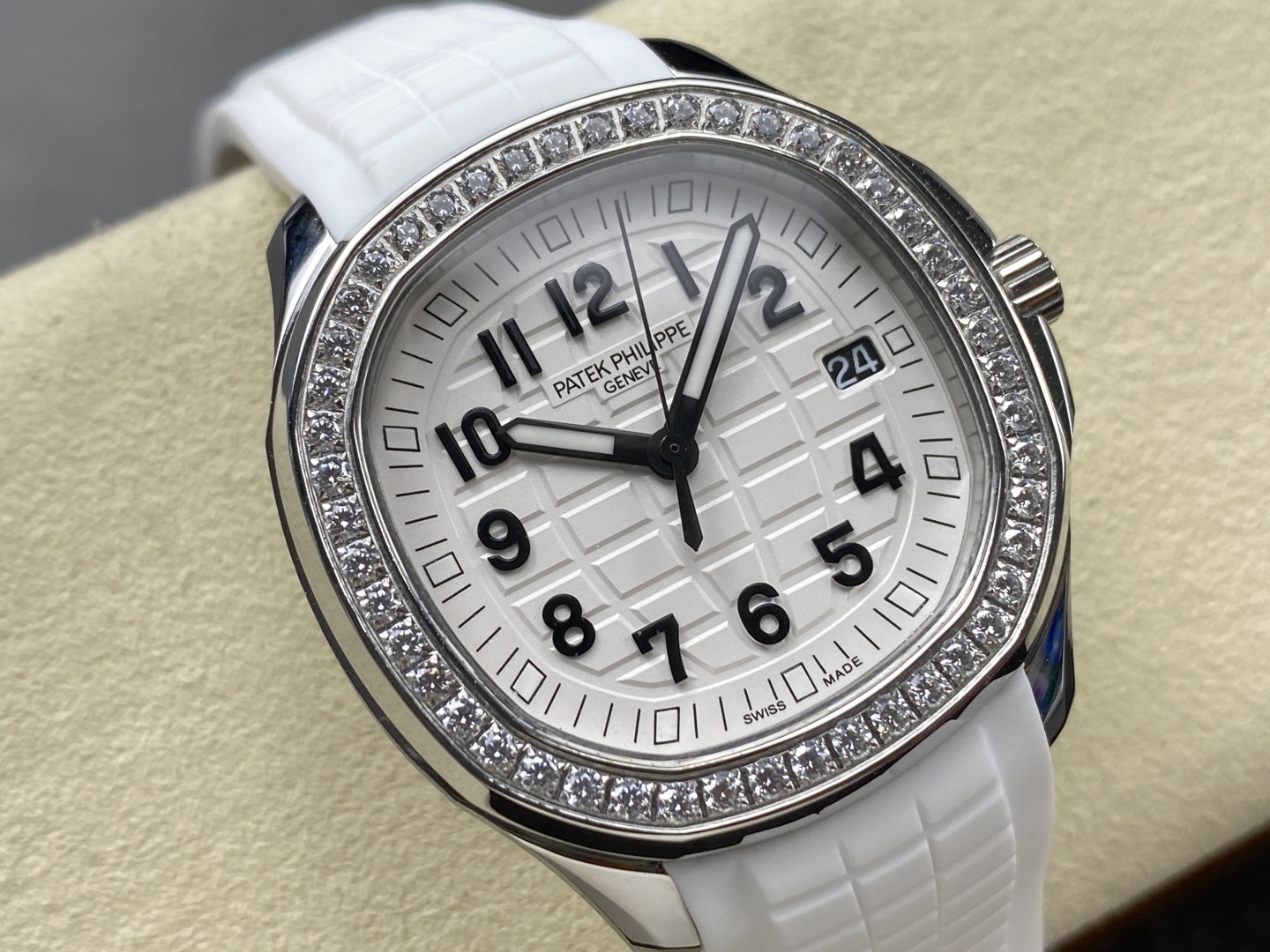 Patek Philippe Aquanaut Watch 5267/200A-010 - Image 3