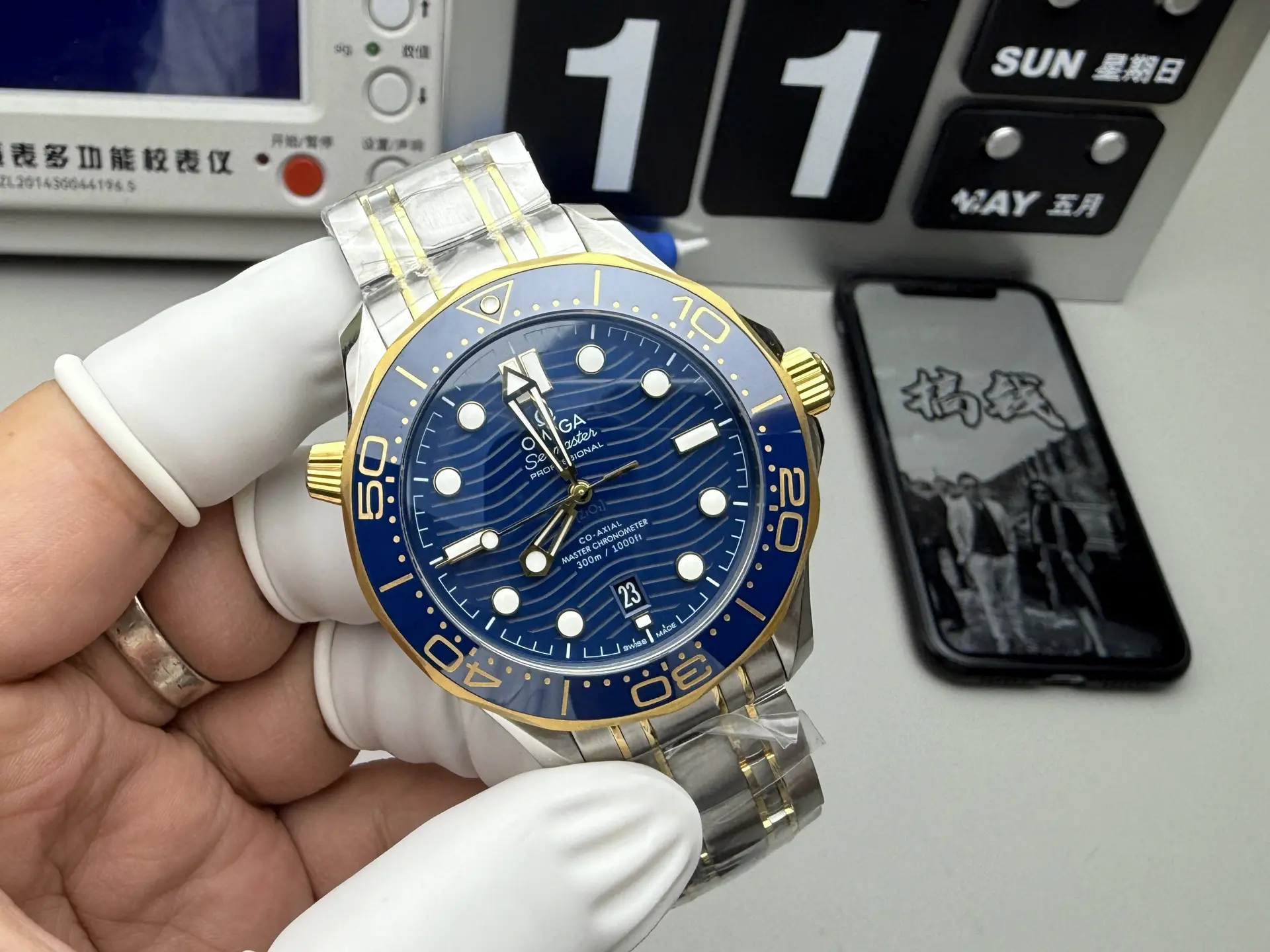 Omega Seamaster Diver 300m Yellow Gold & Steel Blue Dial 42mm Ref. 210.20.42.20.03.001 - Image 3
