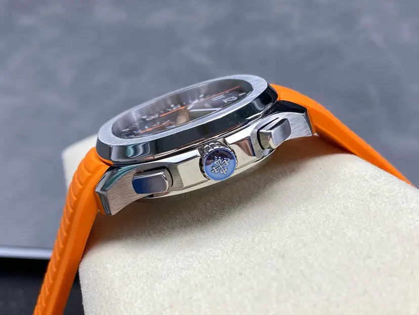 Patek Philippe AQUANAUT Series 5968A-001 - Image 6