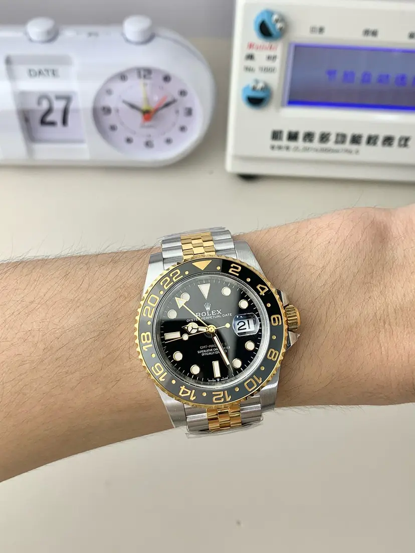 Rolex GMT-Masterl Oyster, 40mm, 126713GRNR - Image 7