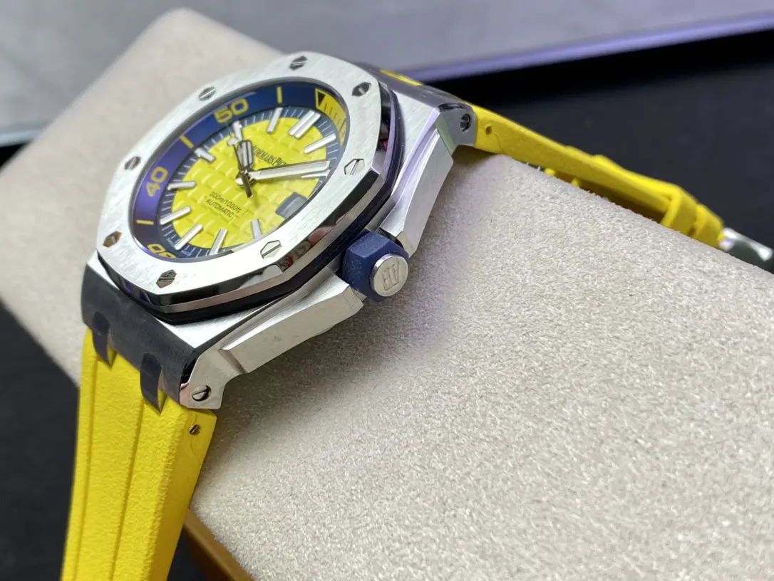 Audemars Piguet Royal Oak Offshore Diver 42mm Men's Watch - Ref: 15710ST.OO.A051CA.01 - Image 6