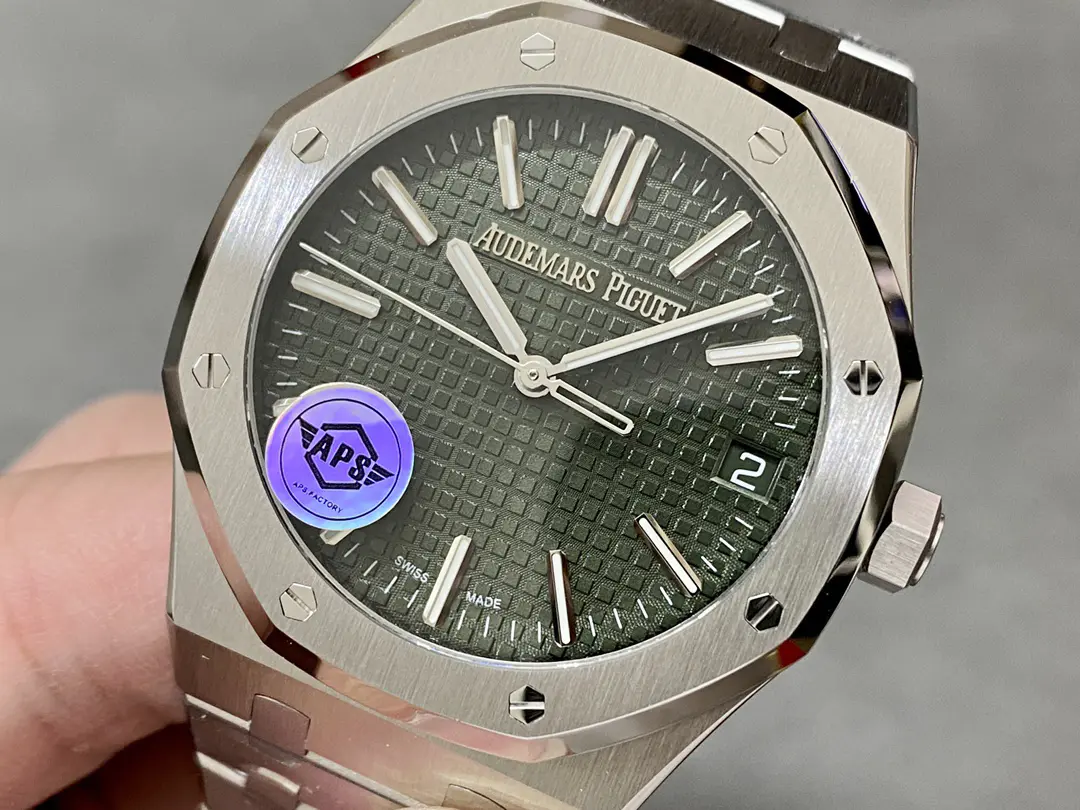 Audemars Piguet Royal Oak Selfwinding 41 mm Stainless Steel Green Dial 15510ST.OO.1320ST.09 - Image 4