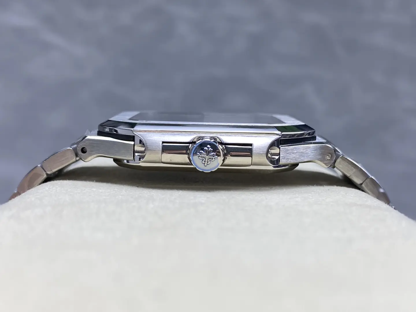 Patek Philippe Cubitus Blue Dial 40mm Ref. 7128/1G-001 - Image 7