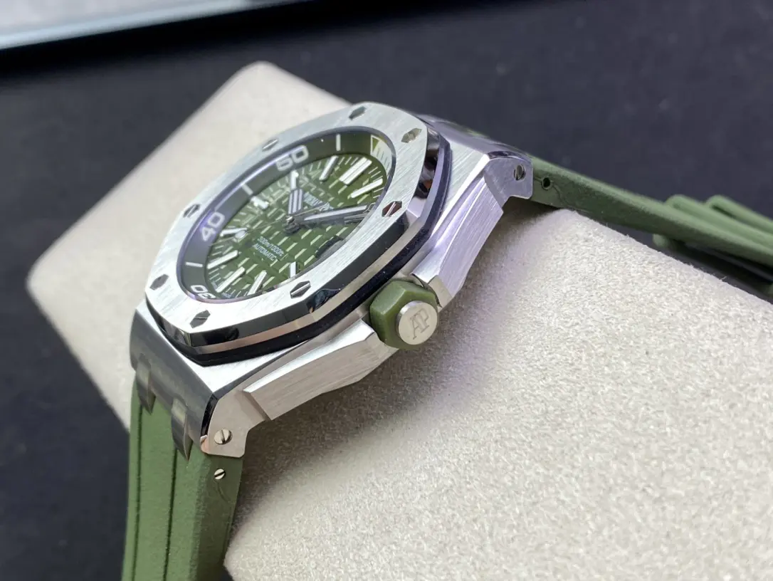 Audemars Piguet Royal Oak Offshore 15710ST.OO.A052CA.01 Diver Stainless Steel Green Dial - Image 6