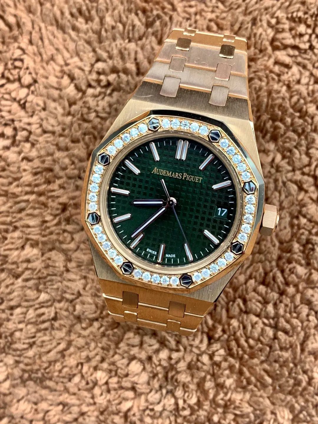 Audemars Piguet Royal Oak Rose Gold Green Dial 50TH ANNIVERSARY 37mm 15551OR.ZZ.1356OR.03 - Image 3