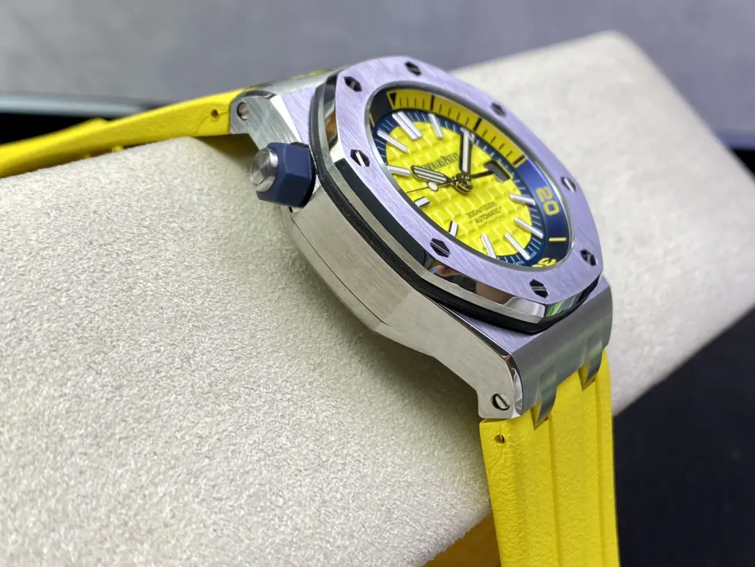 Audemars Piguet Royal Oak Offshore Diver 42mm Men's Watch - Ref: 15710ST.OO.A051CA.01 - Image 5