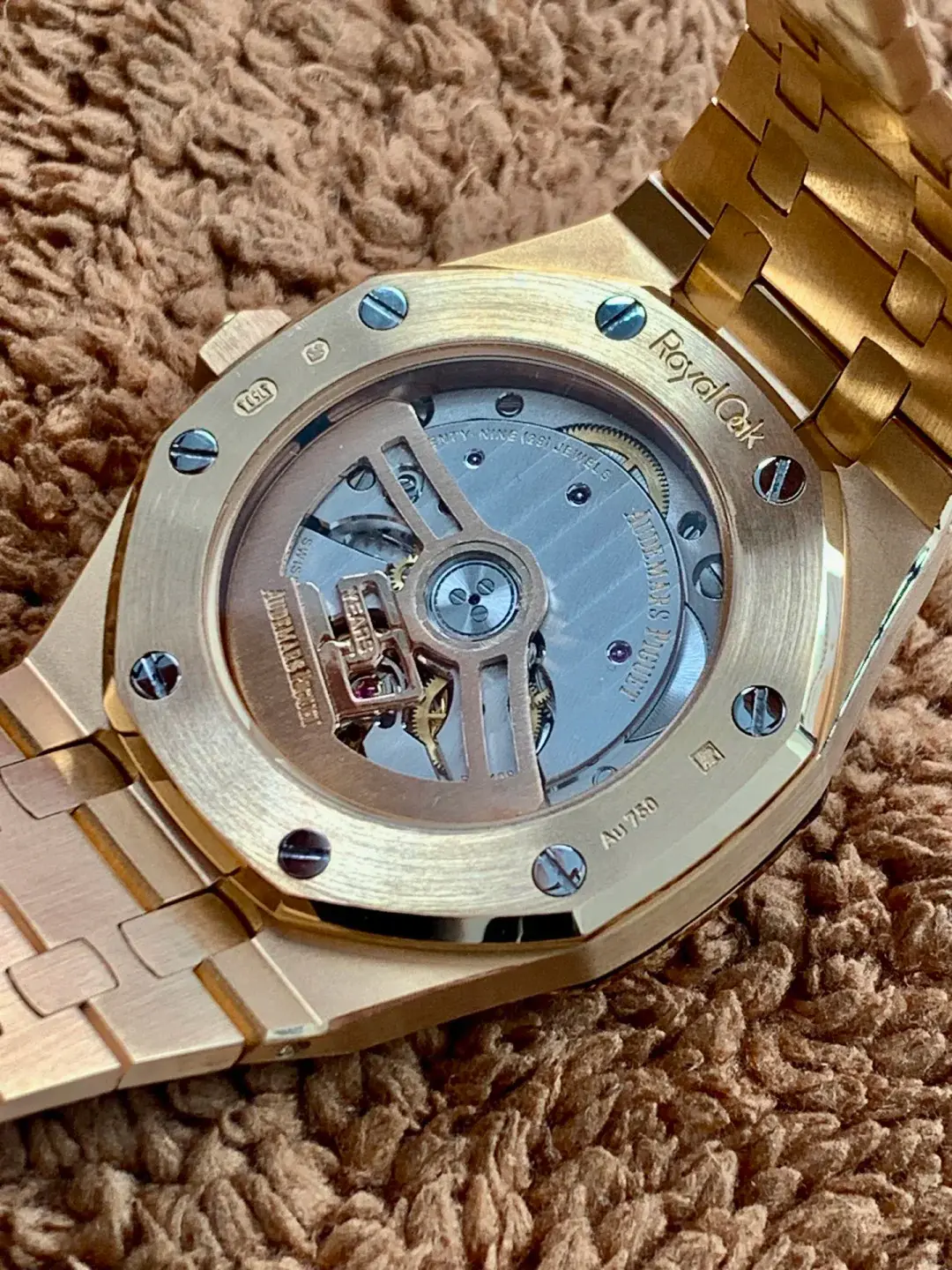 Audemars Piguet Royal Oak Rose Gold Green Dial 50TH ANNIVERSARY 37mm 15551OR.ZZ.1356OR.03 - Image 4